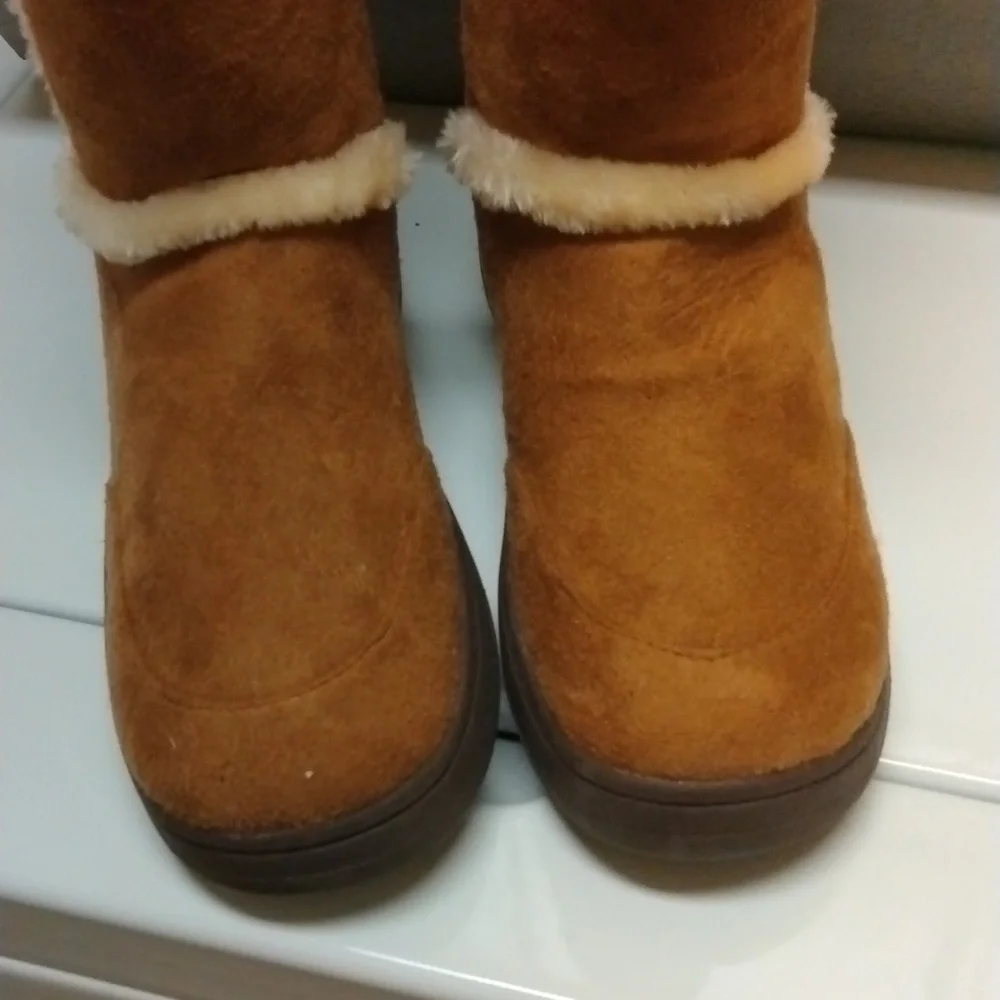 NWT Maurice’s boot, light tan, Naomi faux fur size 9